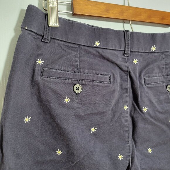 Croft & Barrow Stretch Size 8 Navy Blue Embroidered Daisy Chino Bermuda Shorts - Picture 7 of 10